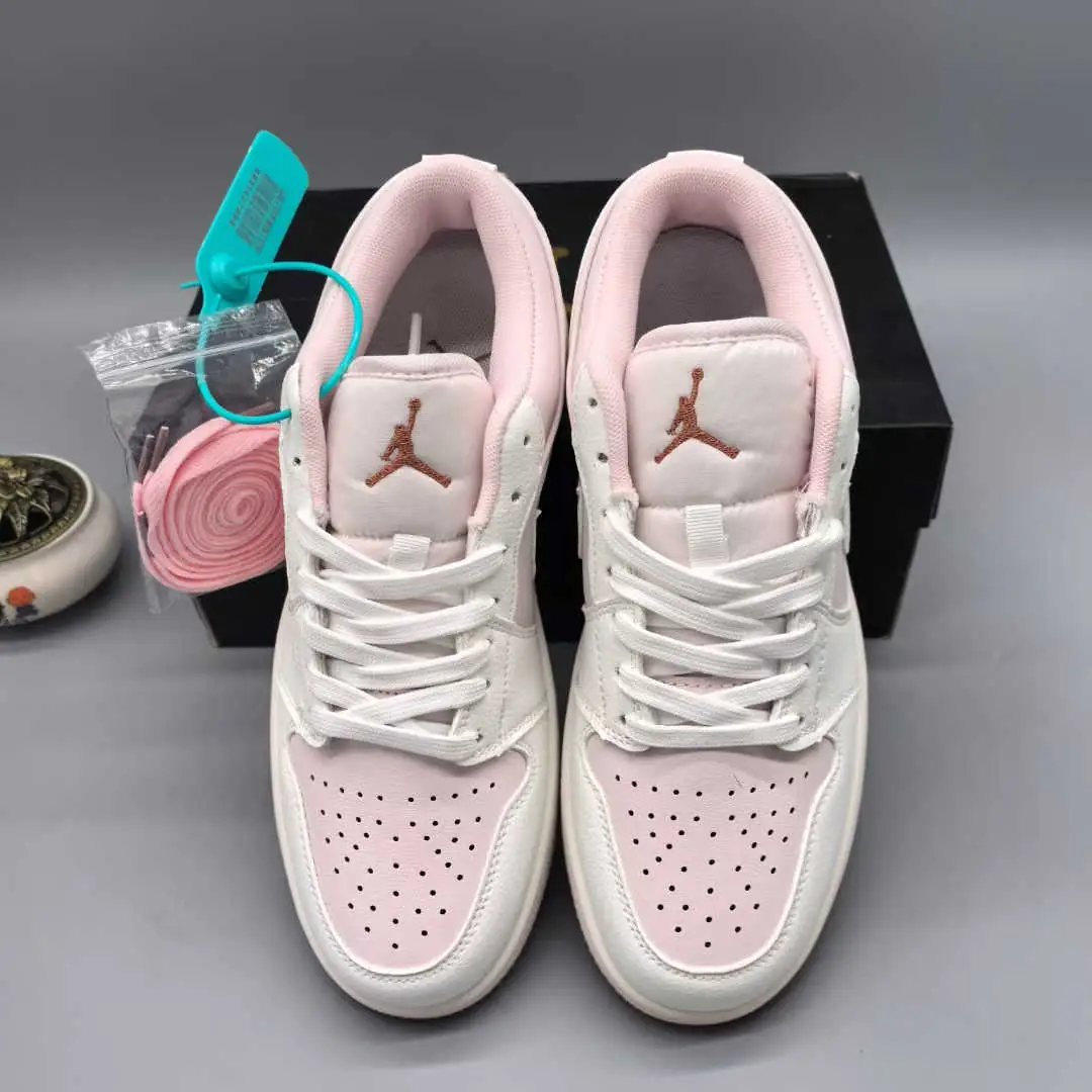 35.82$ AJ1  109-4743-M gallery