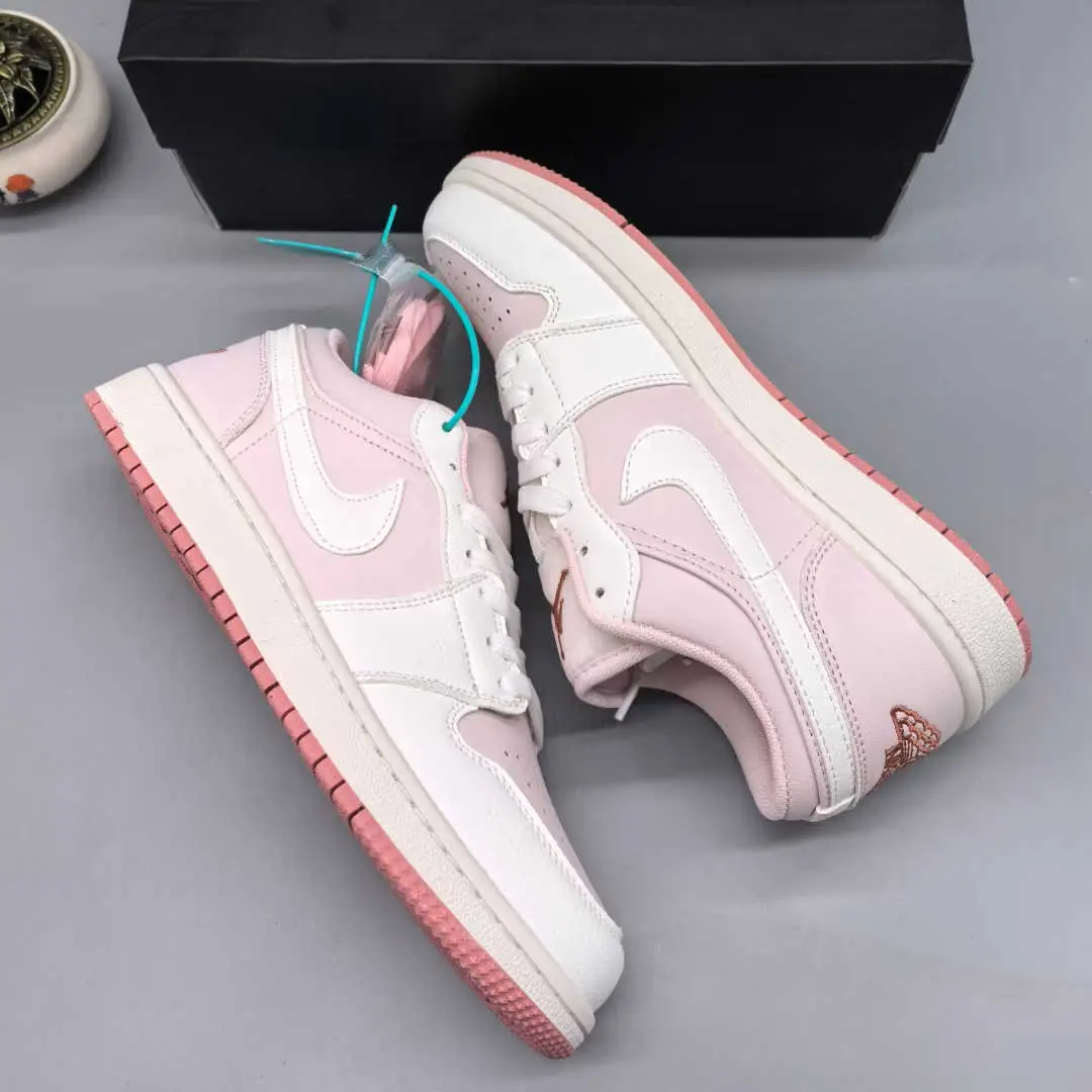 35.82$ AJ1  109-4743-M gallery