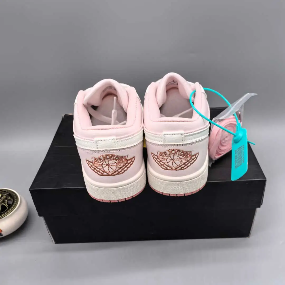 35.82$ AJ1  109-4743-M gallery