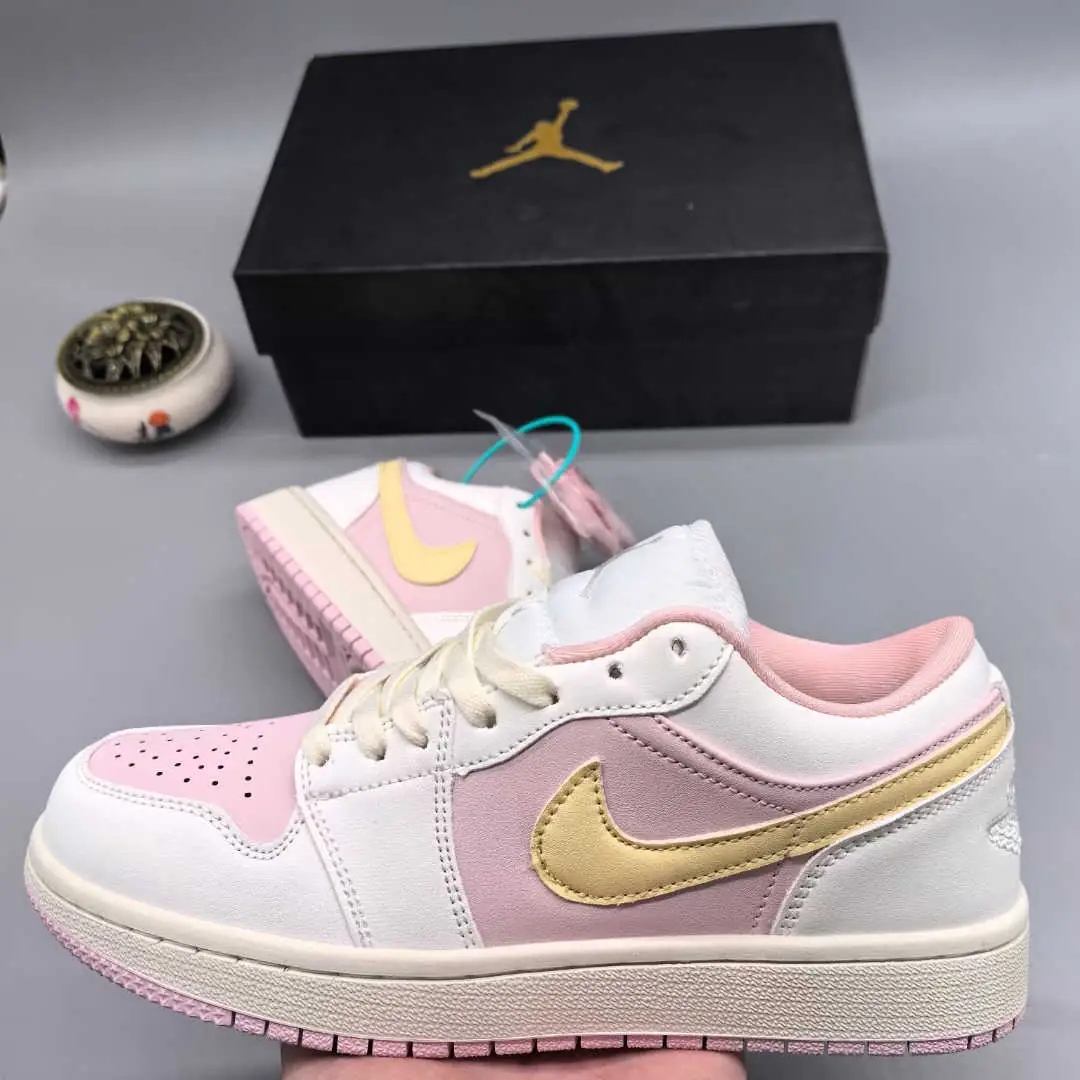 35.82$ AJ1  109-4743-M gallery