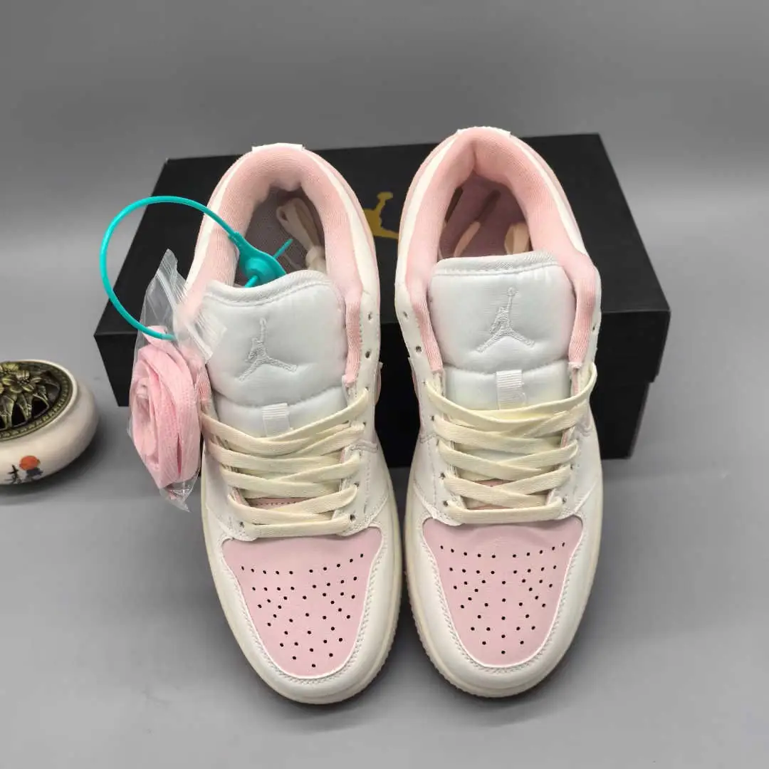 35.82$ AJ1  109-4743-M gallery