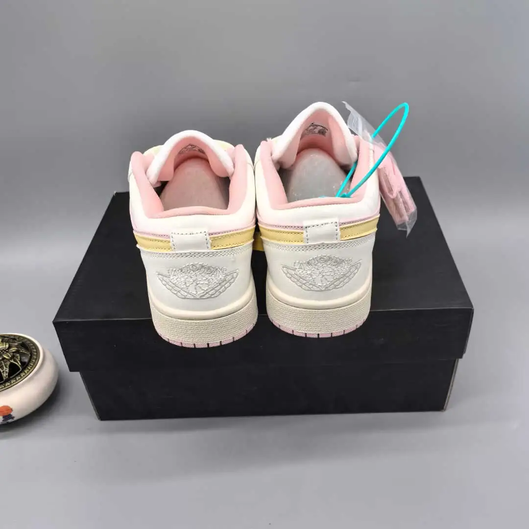 35.82$ AJ1  109-4743-M gallery