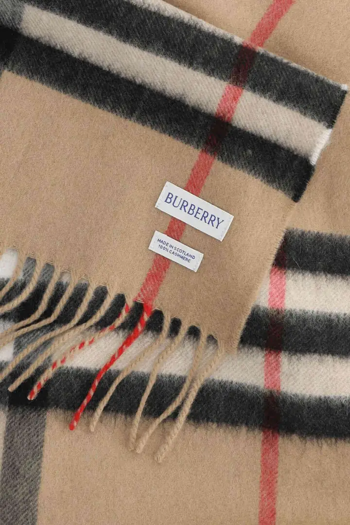 38$   Burberry   4840-M gallery