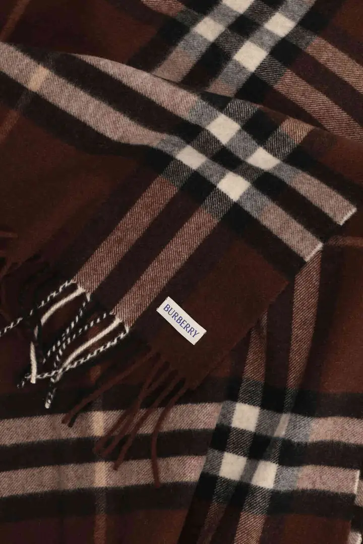 38$   Burberry   4840-M gallery