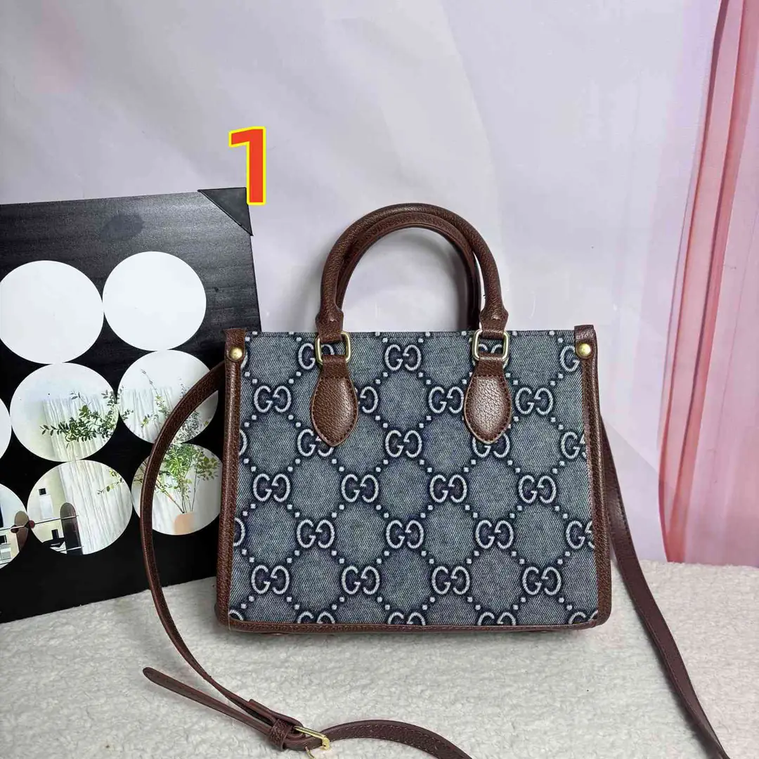 38.47$   GUCCI   301-4811-M gallery