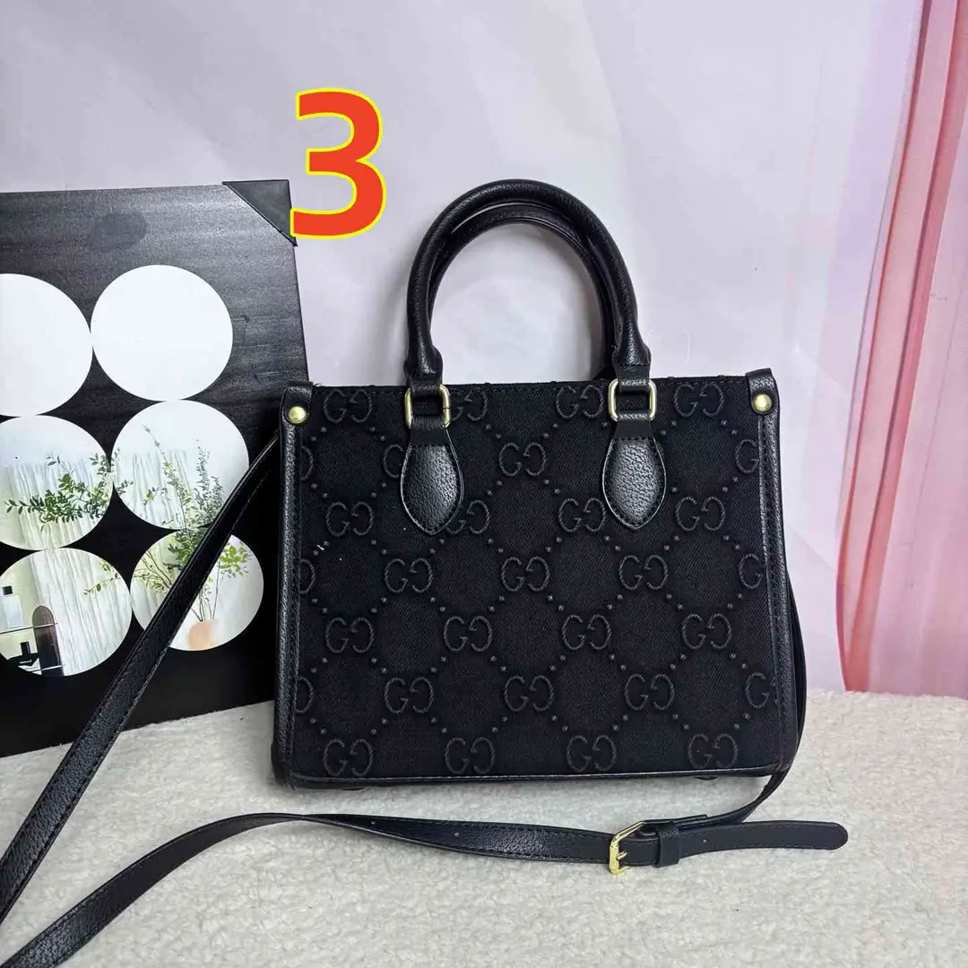 38.47$   GUCCI   301-4811-M gallery