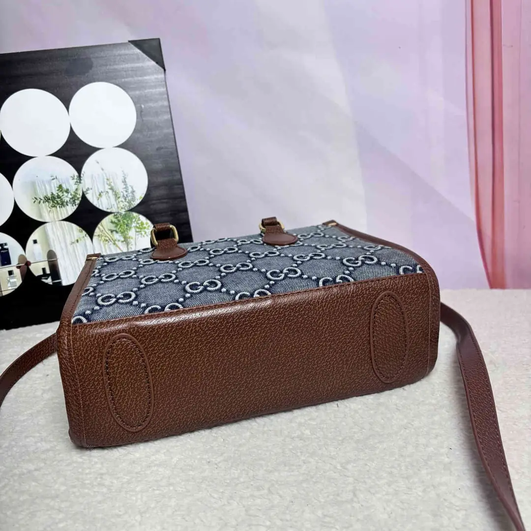 38.47$   GUCCI   301-4811-M gallery