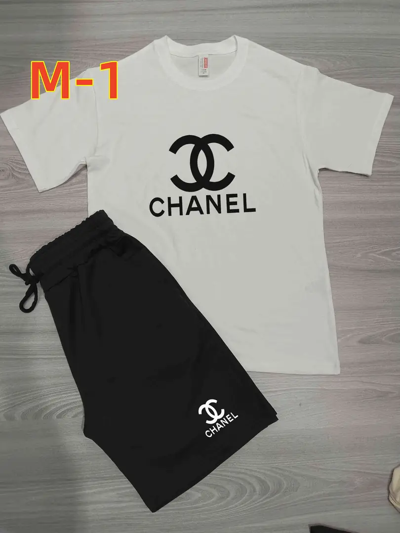 38.82$  CHANEL   206-4652-M gallery