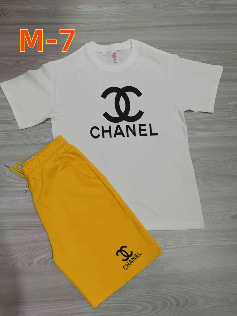 38.82$  CHANEL   206-4652-M gallery