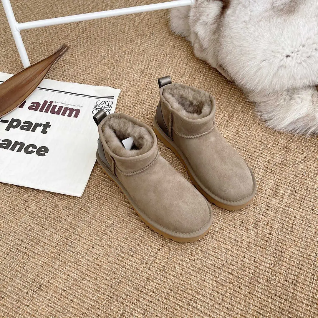 38.83$  UGG   3816-M gallery