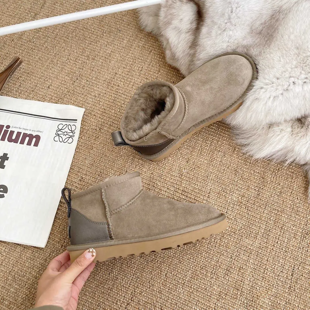 38.83$  UGG   3816-M gallery