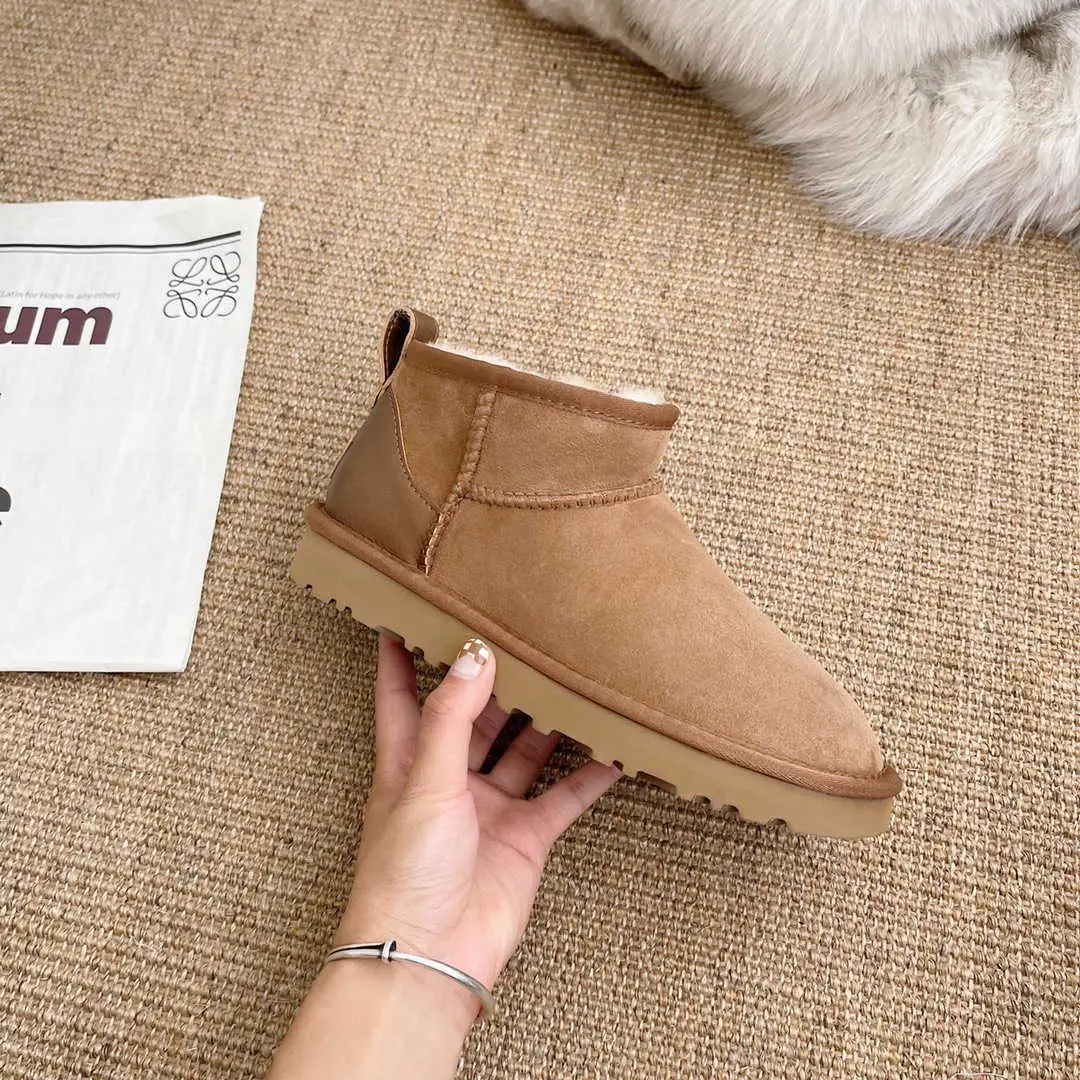 38.83$  UGG   3816-M gallery