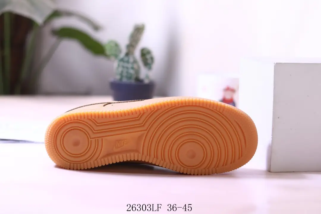 41.66$  NIKE  4769-M gallery