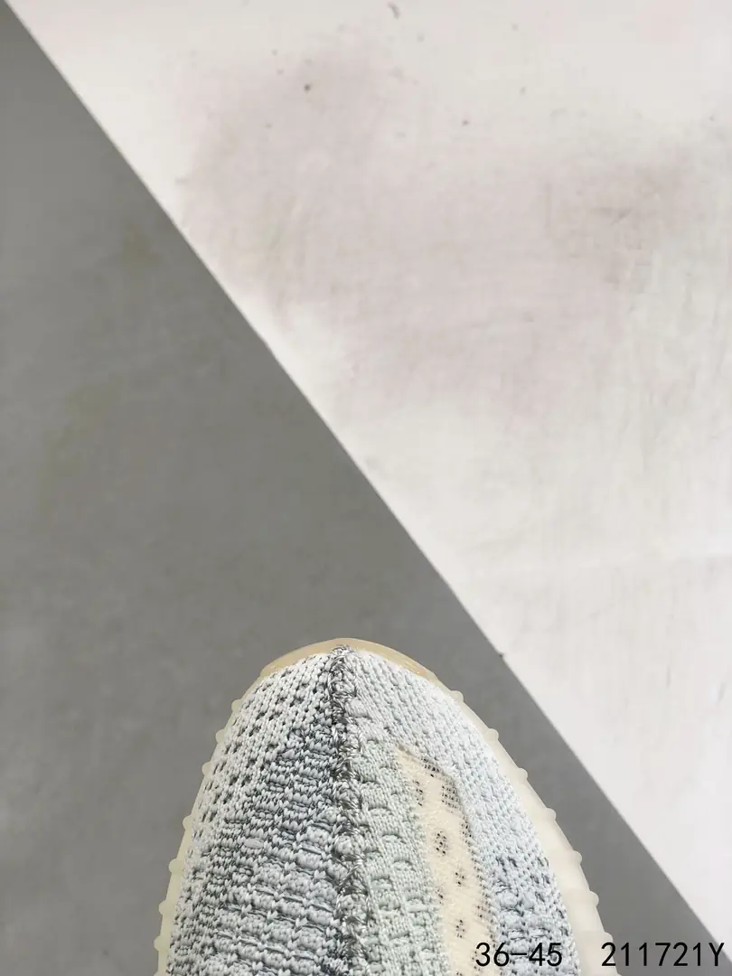 43.22$   AdidasYeezy Boost 350    4768-M gallery