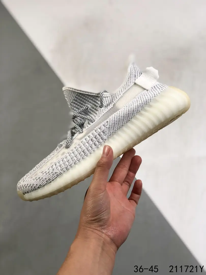 43.22$   AdidasYeezy Boost 350    4768-M gallery