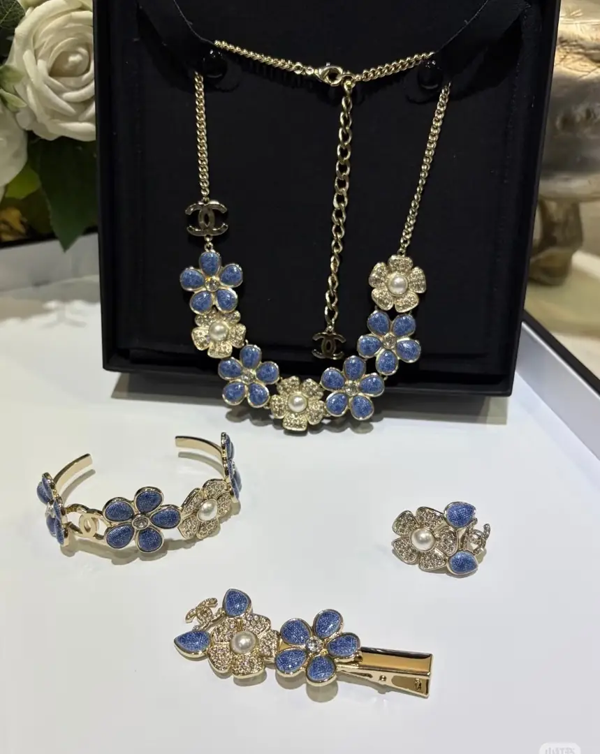 47.18$  Chanel    4917-M gallery