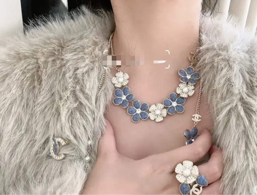 47.18$  Chanel    4917-M gallery