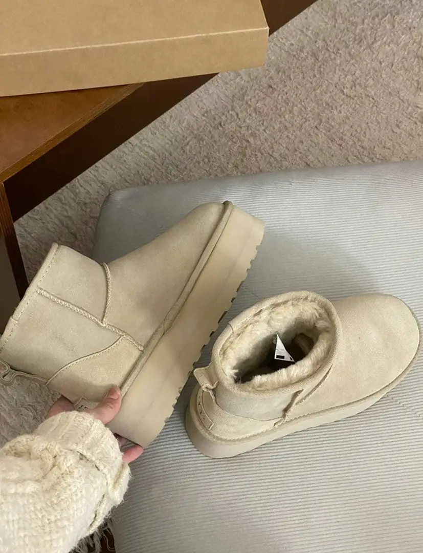 68$   UGG   4820-M gallery