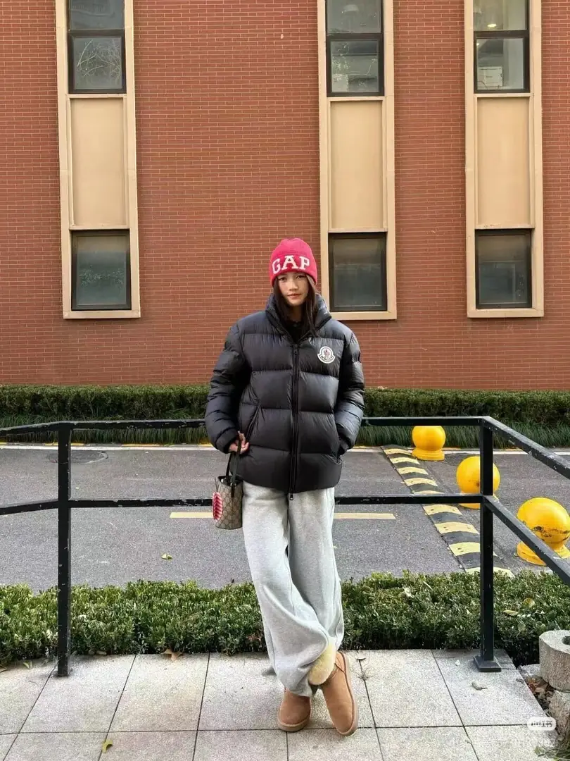 moncler 90.46$    4853-M gallery