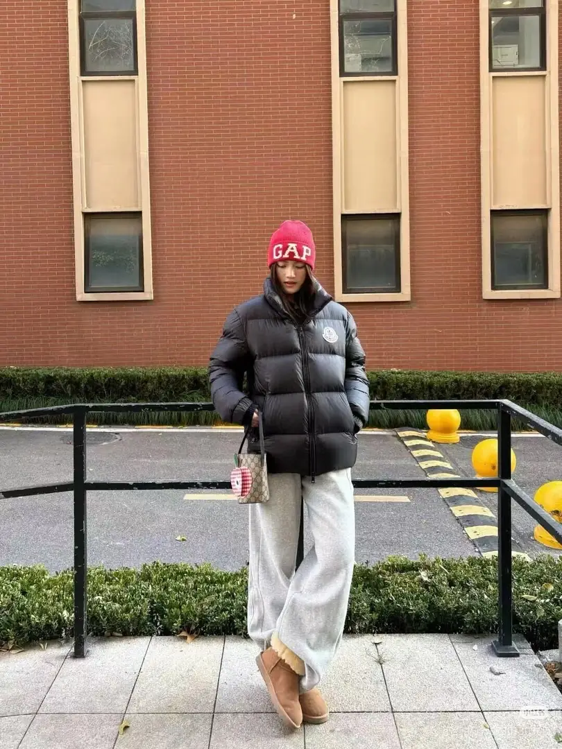 moncler 90.46$    4853-M gallery