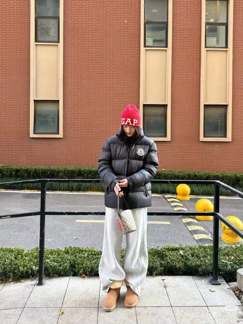 moncler 90.46$    4853-M gallery