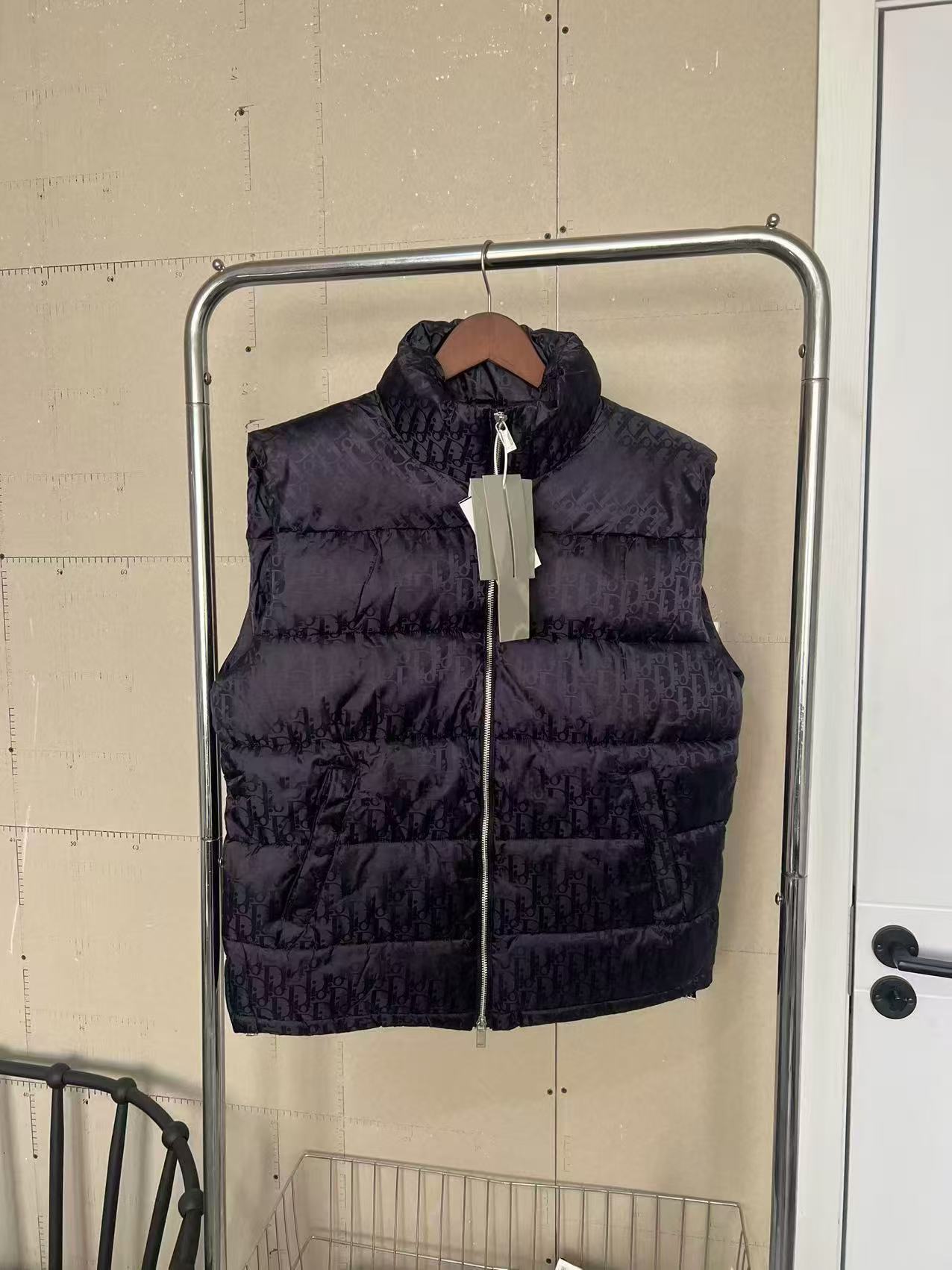 L0488-430-60.1$-DIOR gallery