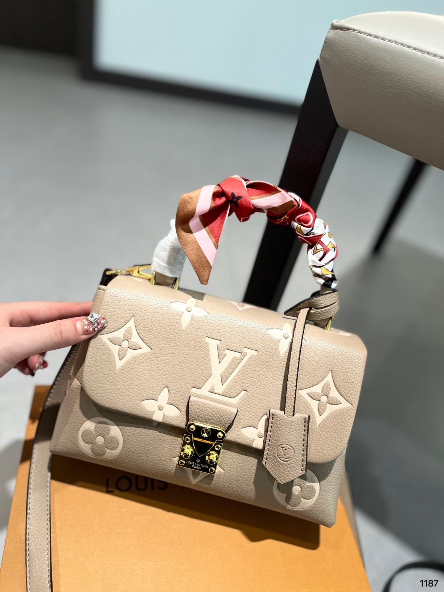 L0496-479-67$-LV gallery