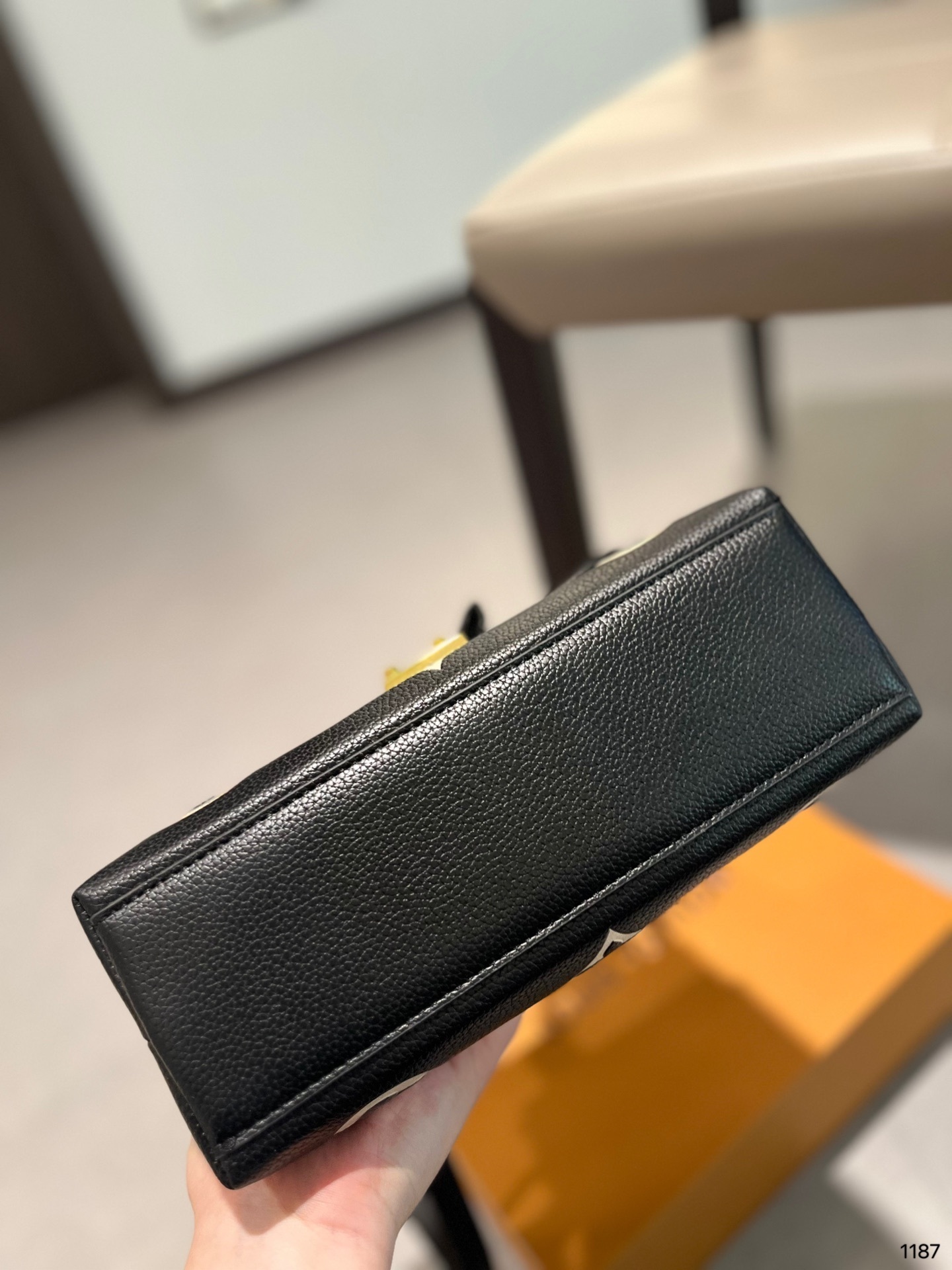 L0496-479-67$-LV gallery