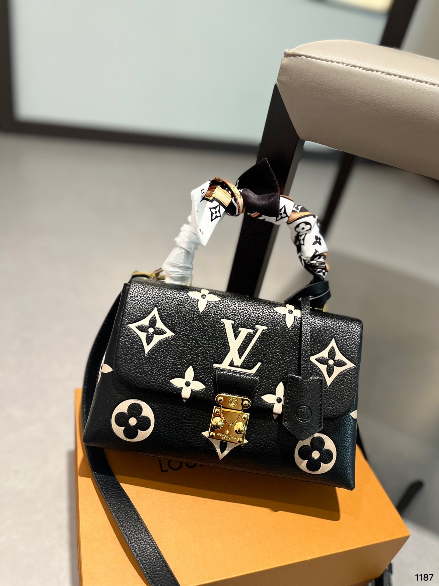 L0496-479-67$-LV gallery