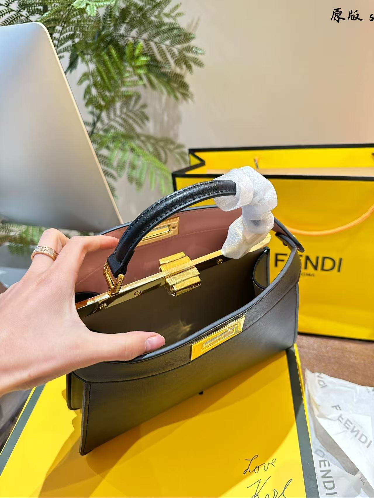 L0503-650-91$-FENDI-580 gallery