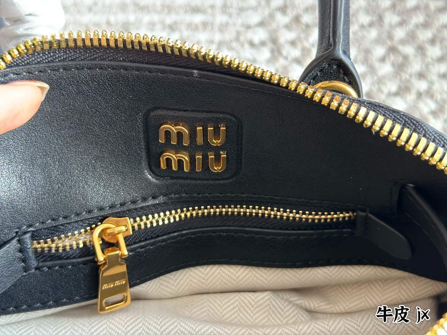 L0510-680-95$-MIUMIU-580 gallery