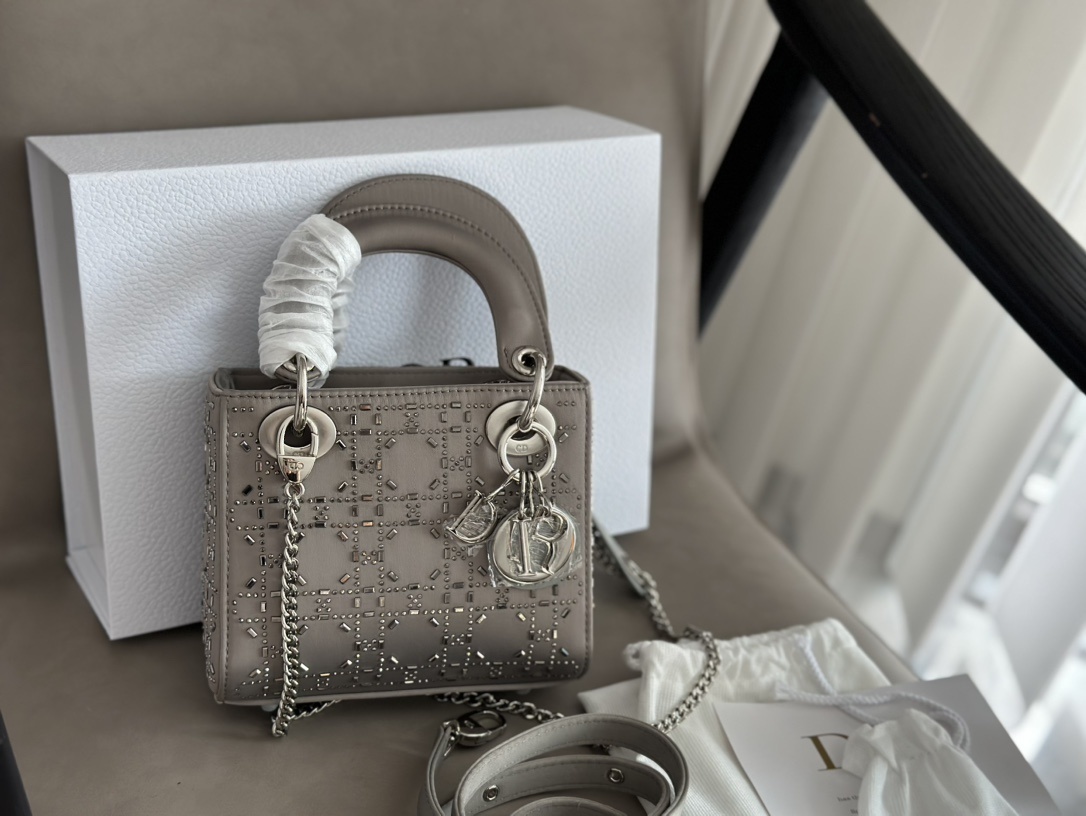 L0512-510-71.3$-DIOR-475 gallery