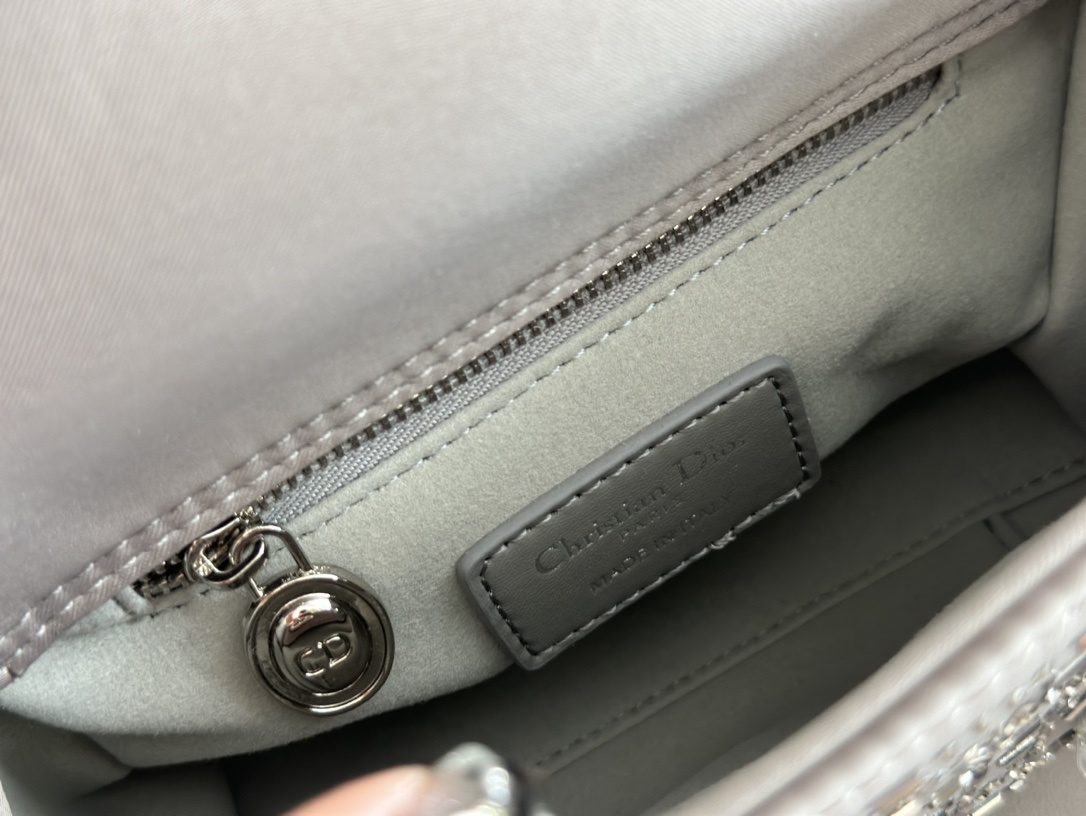 L0512-510-71.3$-DIOR-475 gallery