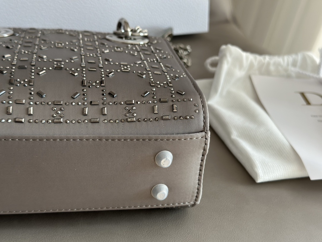 L0512-510-71.3$-DIOR-475 gallery