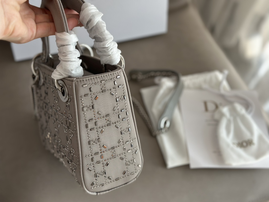 L0512-510-71.3$-DIOR-475 gallery