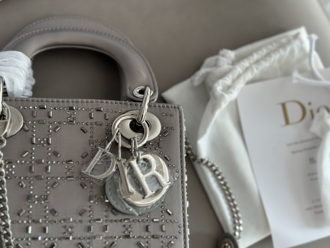 L0512-510-71.3$-DIOR-475 gallery