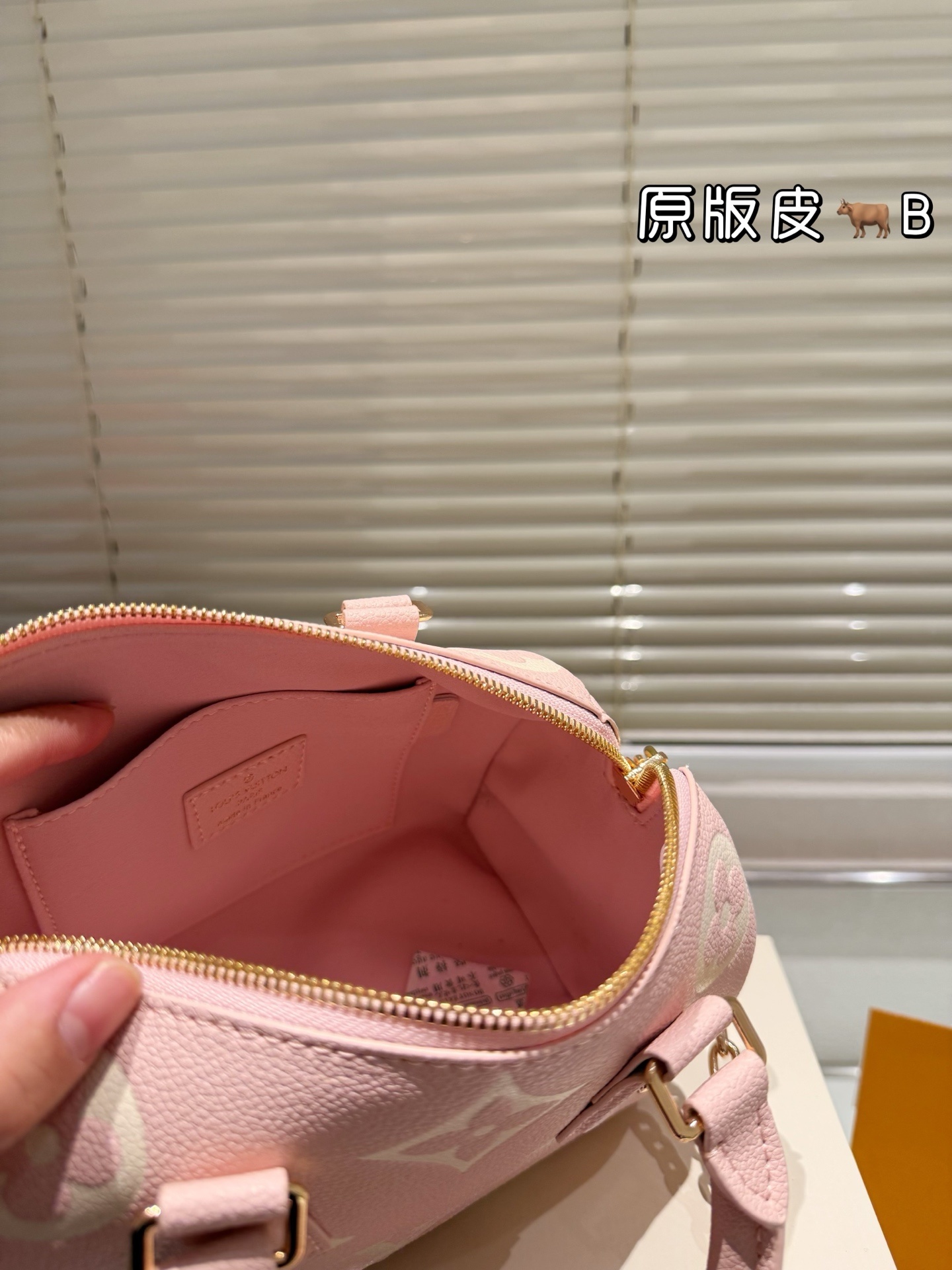 L0539-549-76$-LV gallery