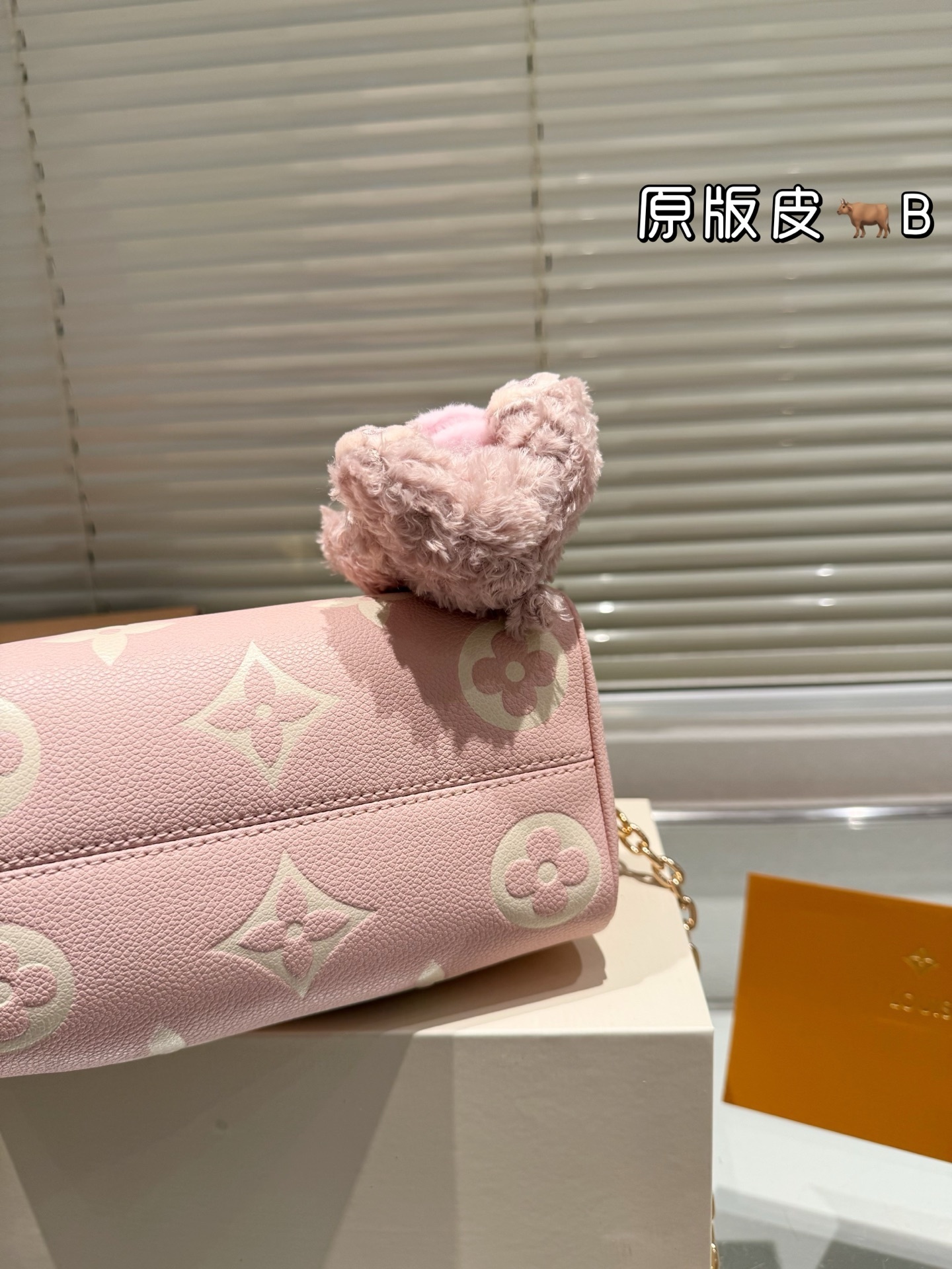 L0539-549-76$-LV gallery