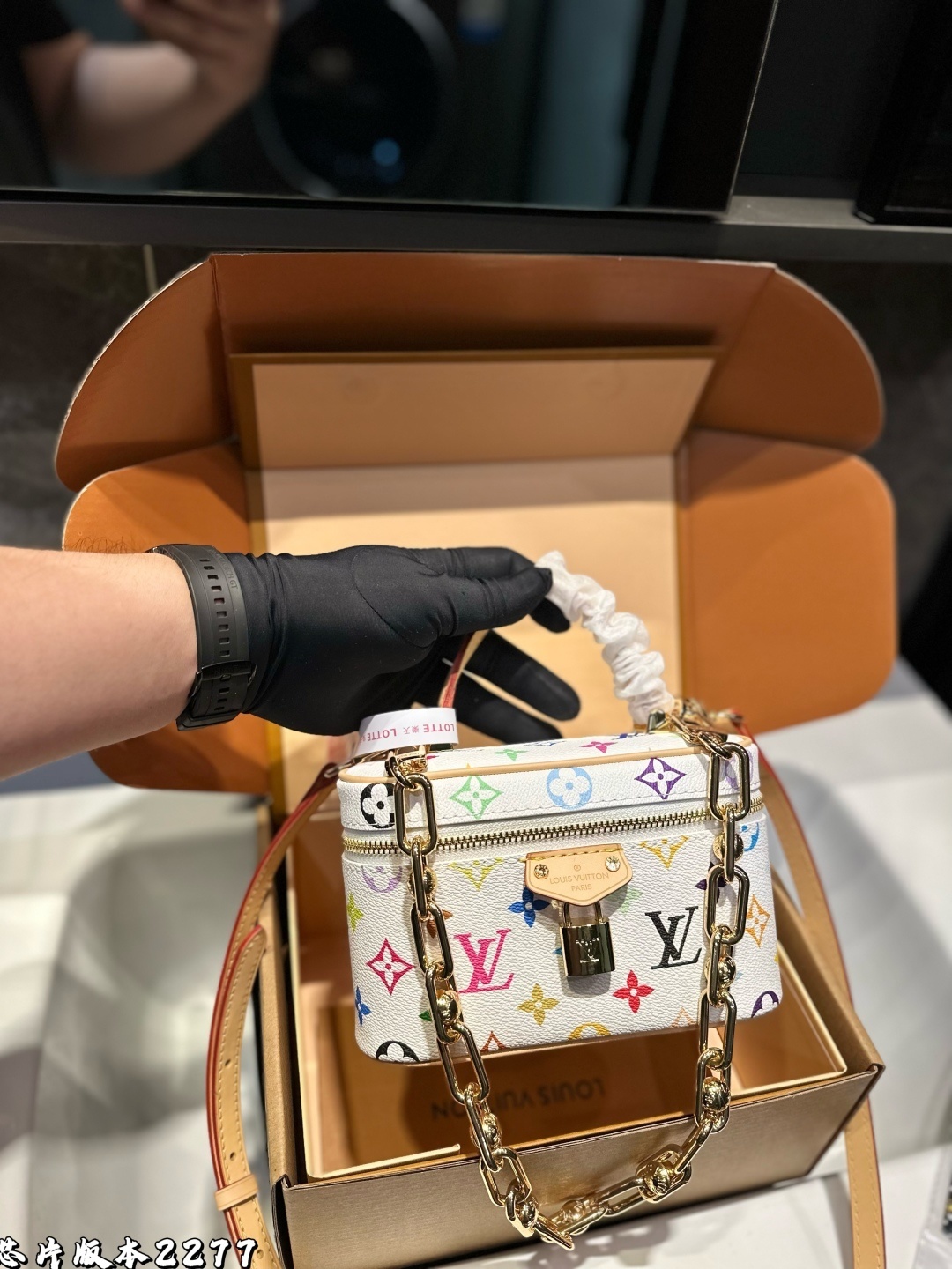 L0550-500-69.9$-LV gallery