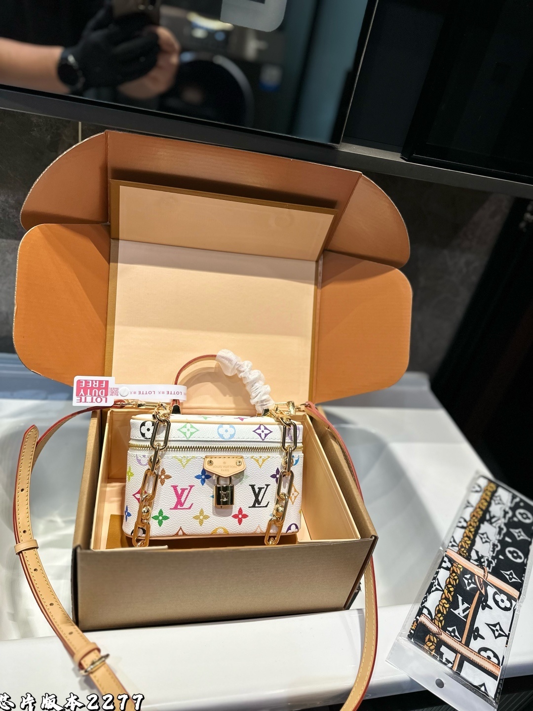 L0550-500-69.9$-LV gallery