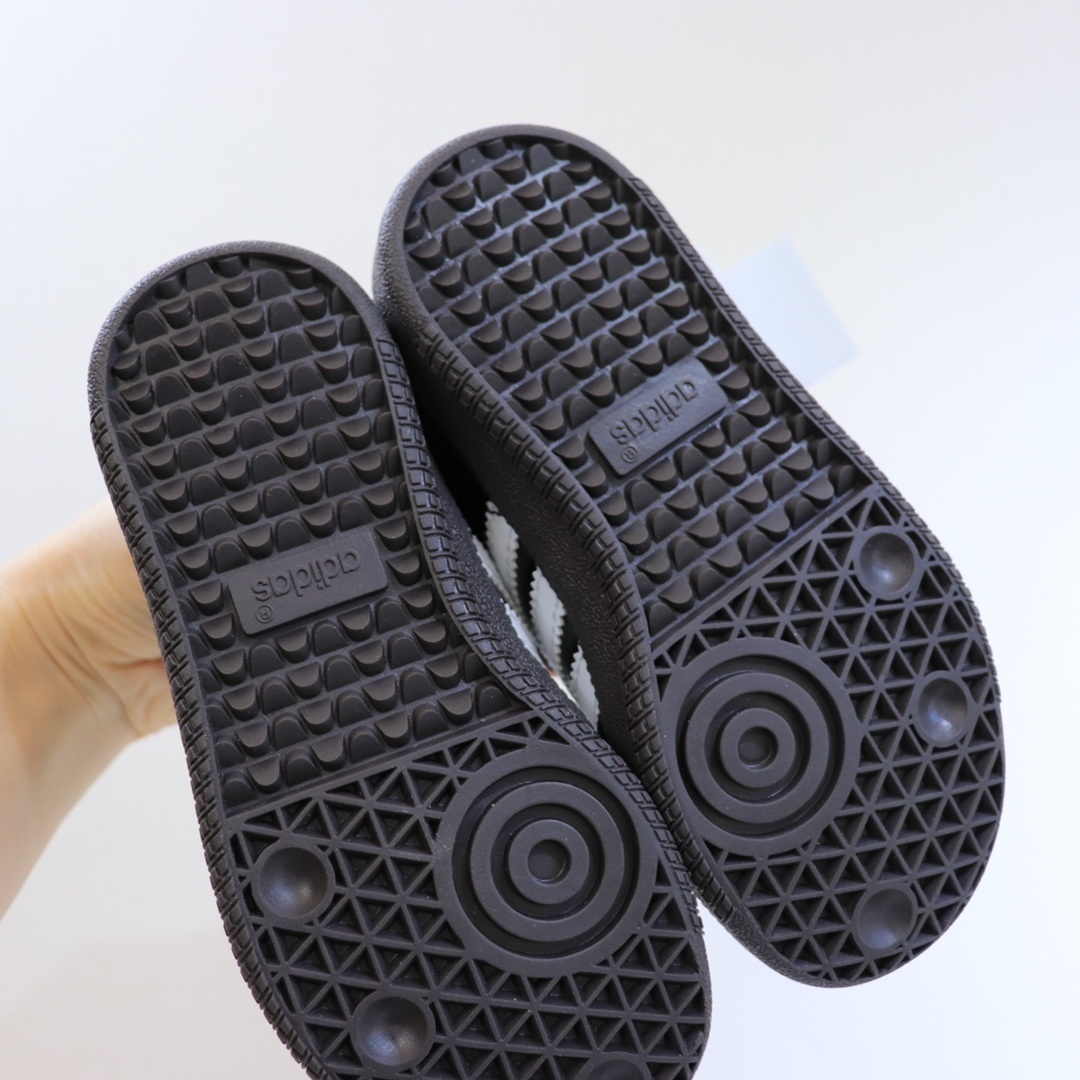 L0562-329-45.6$-Adidas gallery