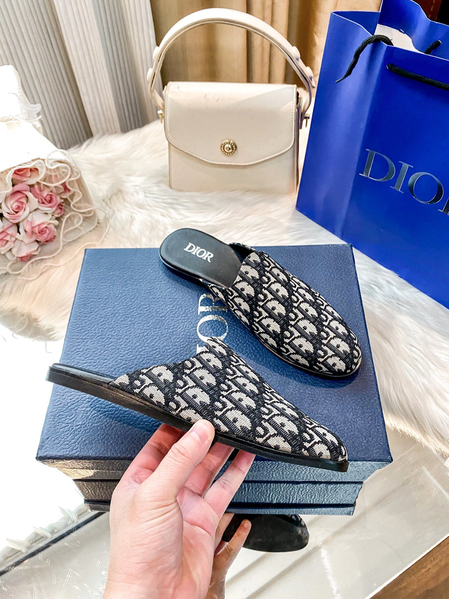 L0570-419-58.6$-DIOR gallery