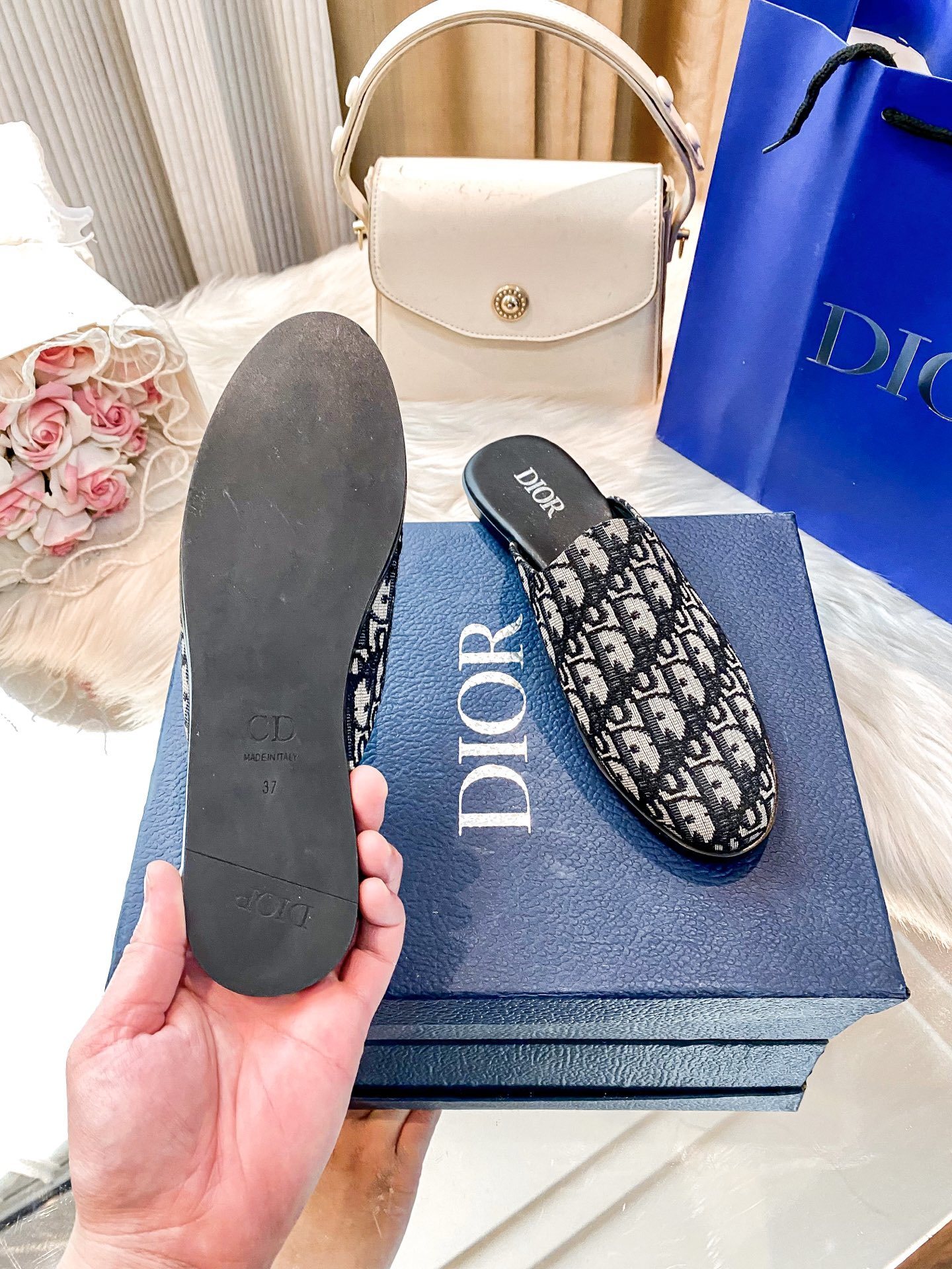 L0570-419-58.6$-DIOR gallery