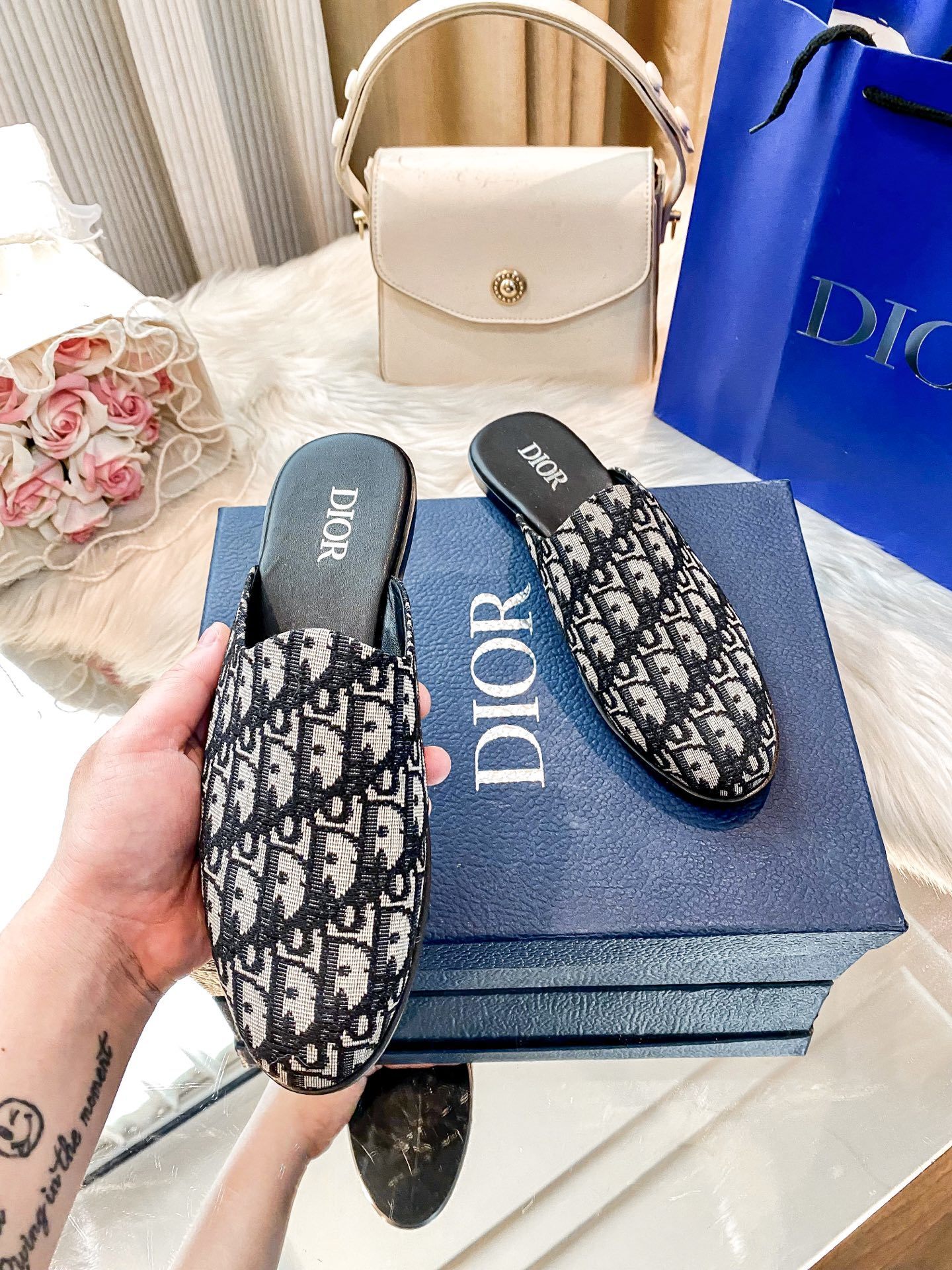 L0570-419-58.6$-DIOR gallery