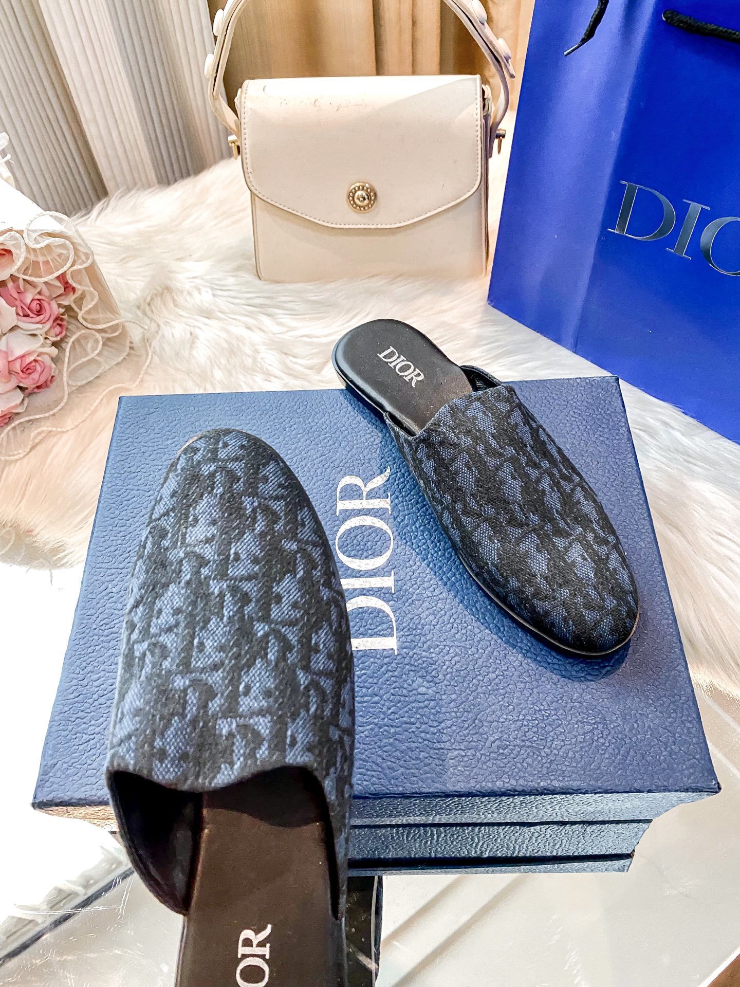 L0570-419-58.6$-DIOR gallery