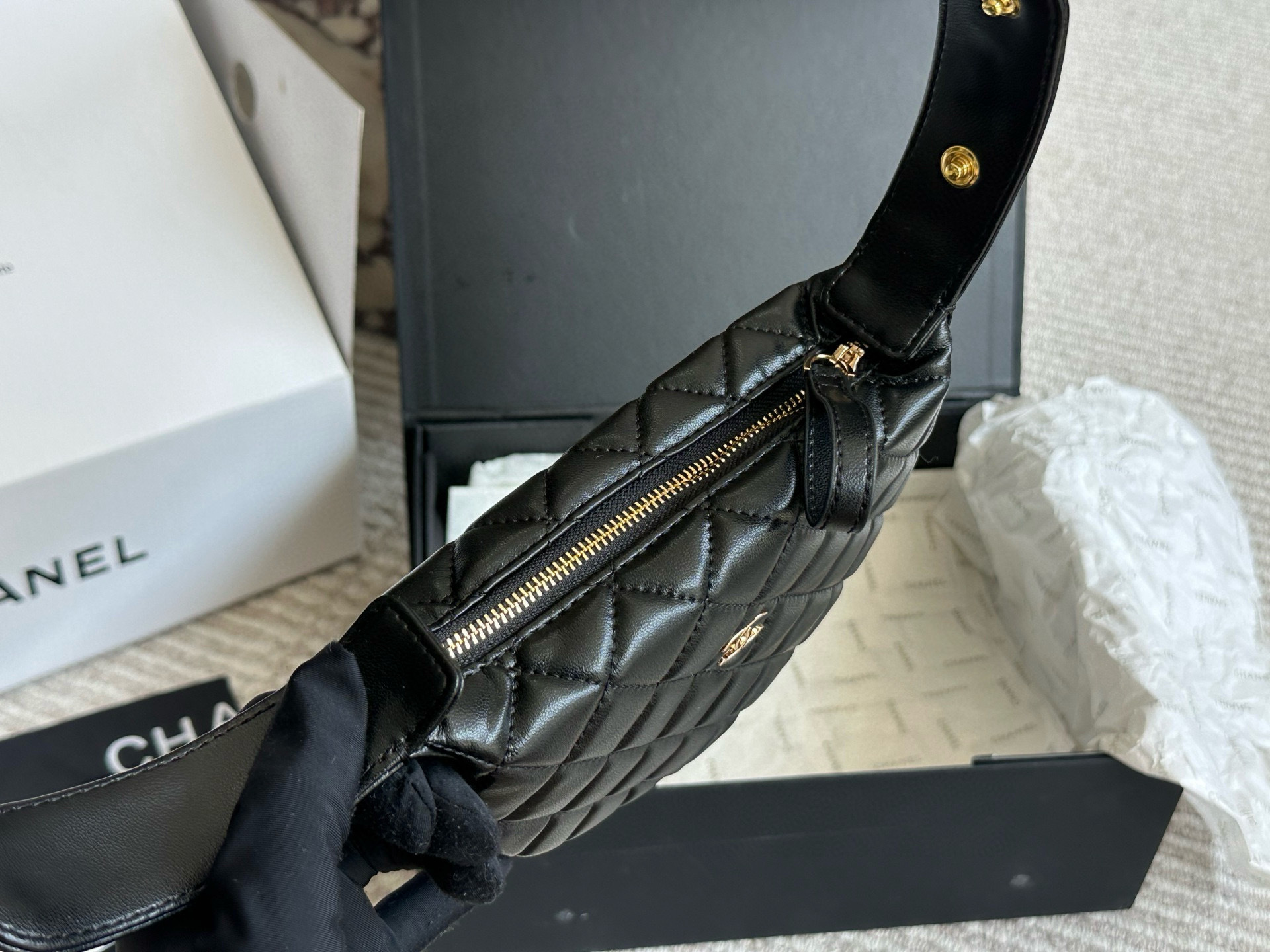 L0572-459-64$-CHANEL gallery