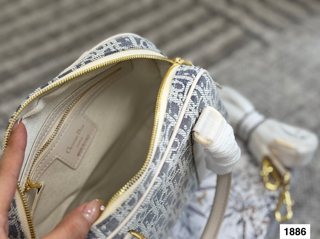 L0575-479-67$-DIOR gallery