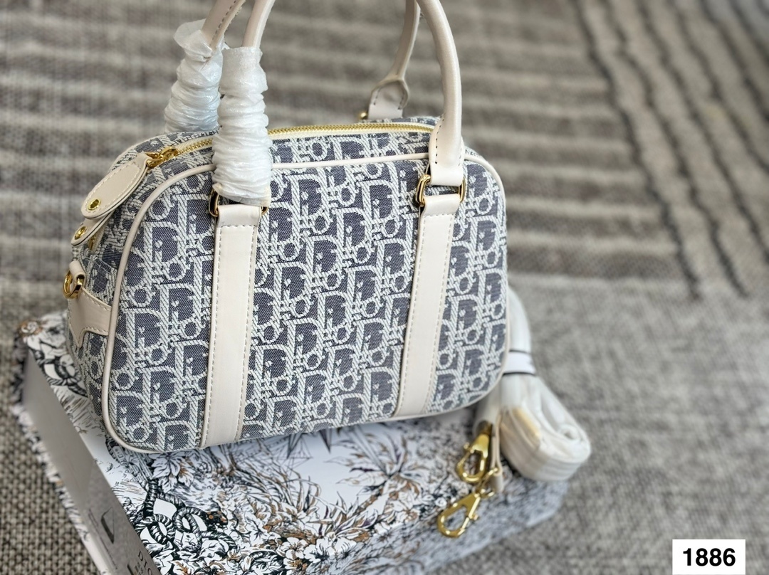 L0575-479-67$-DIOR gallery