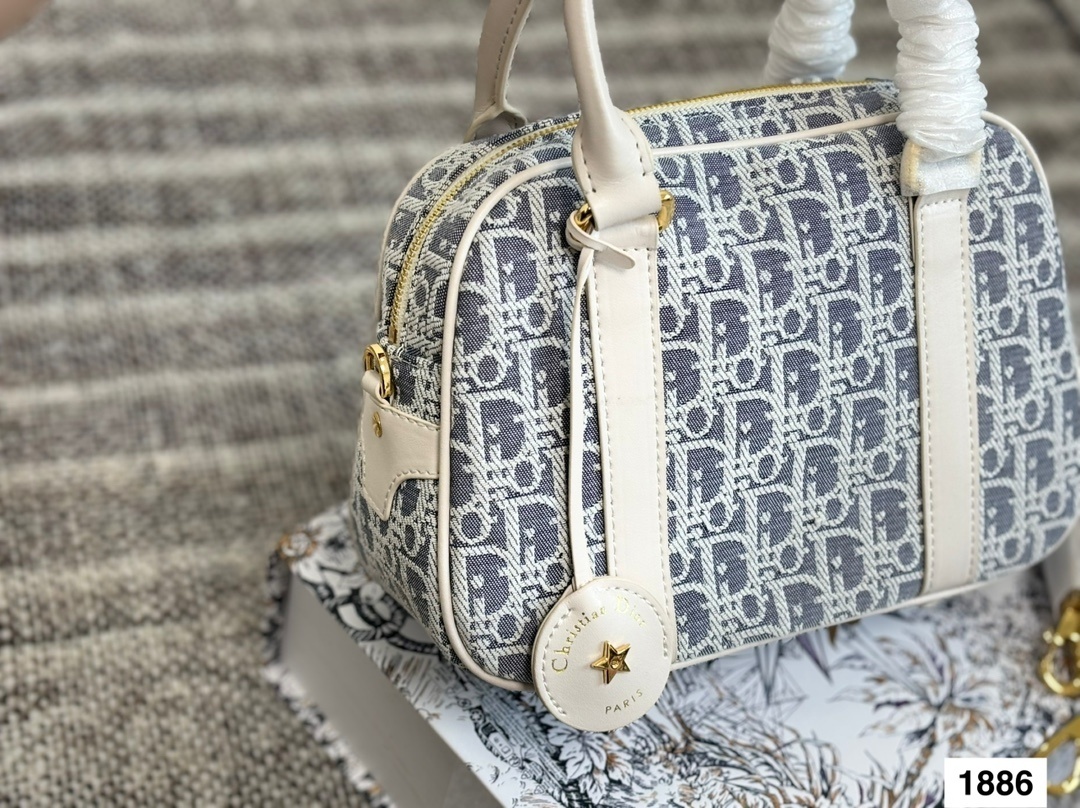 L0575-479-67$-DIOR gallery