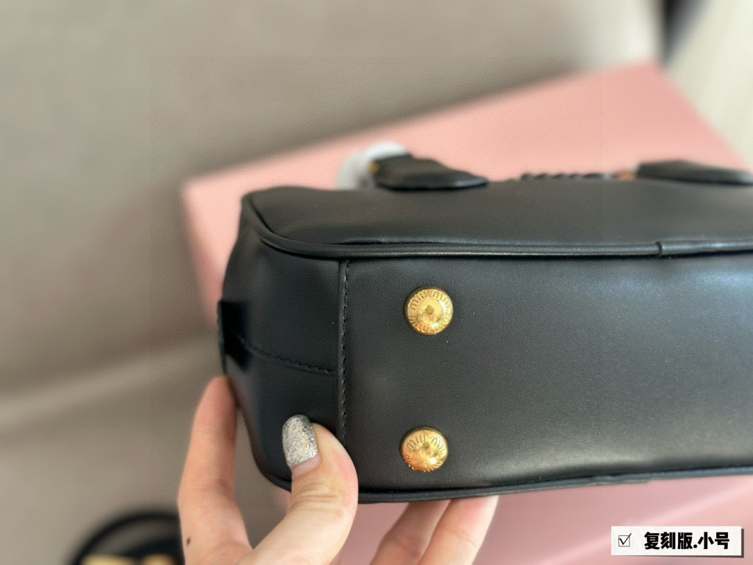 L0576-549-76.3$-MIUMIU gallery